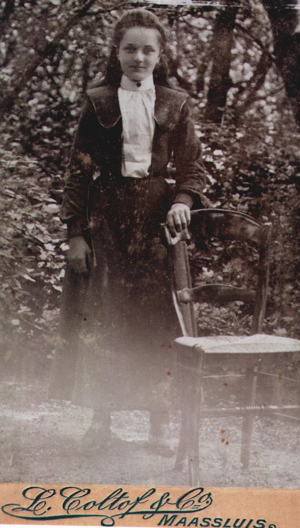 Naatje van den Bos (1890), foto ca. 1900
