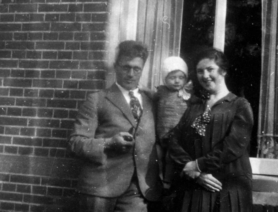 Jan Heerema en Anna Valstar en dochter Klazina (Ena) (1931)